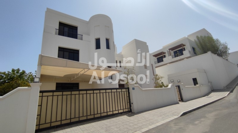 Luxury Villas In Qurum Are Available For Rent